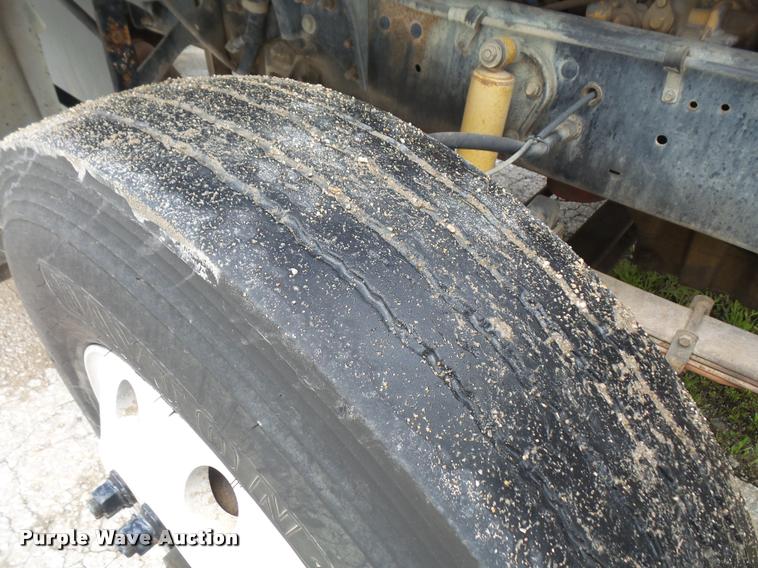 image for item DA6344 1998 Ford AT9513 Aeromax 113 semi truck