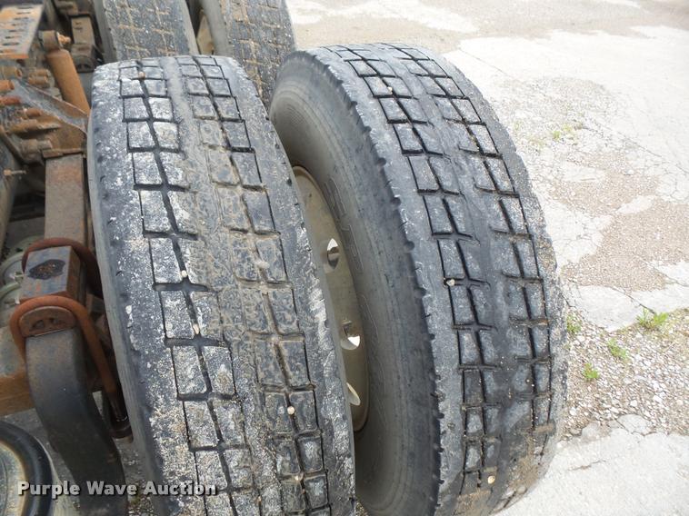 image for item DA6344 1998 Ford AT9513 Aeromax 113 semi truck