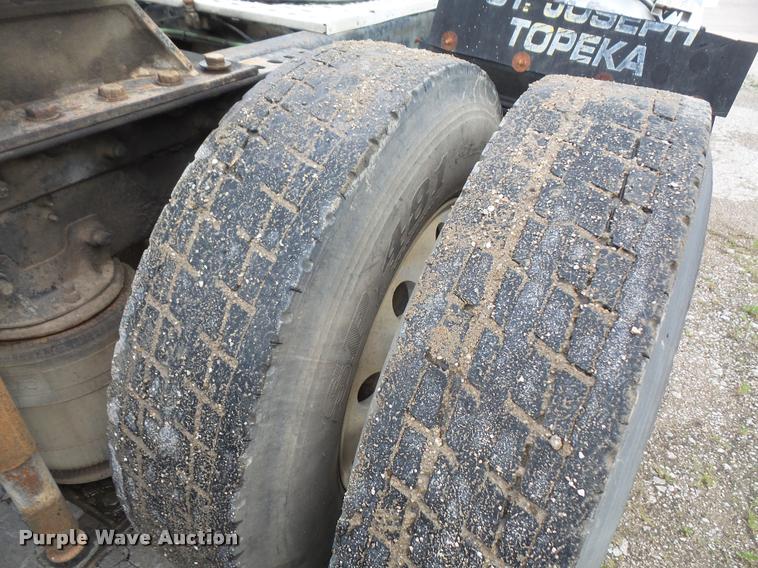 image for item DA6344 1998 Ford AT9513 Aeromax 113 semi truck