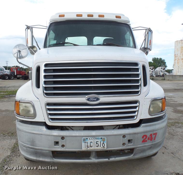 image for item DA6345 1998 Ford AT9513 Aeromax 113 semi truck