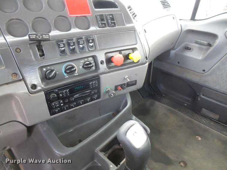 image for item DA6345 1998 Ford AT9513 Aeromax 113 semi truck