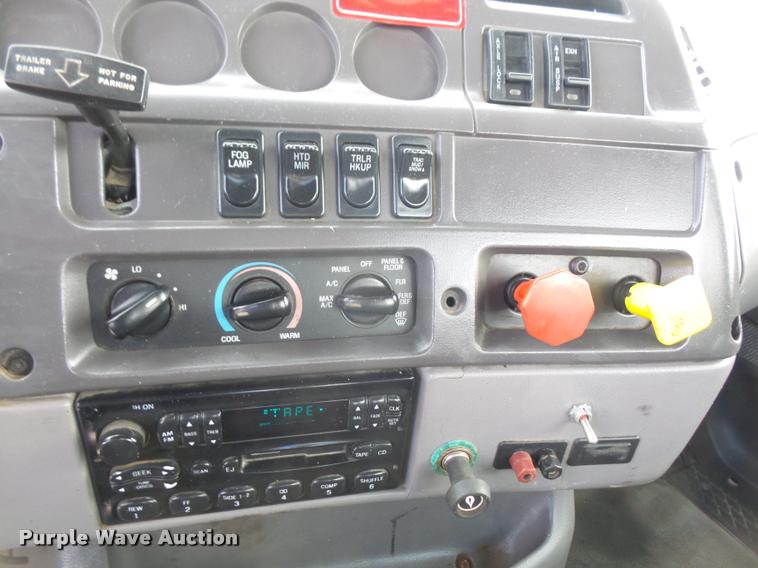 image for item DA6345 1998 Ford AT9513 Aeromax 113 semi truck