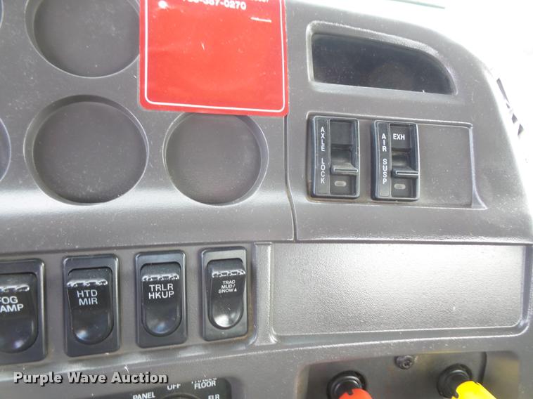 image for item DA6345 1998 Ford AT9513 Aeromax 113 semi truck