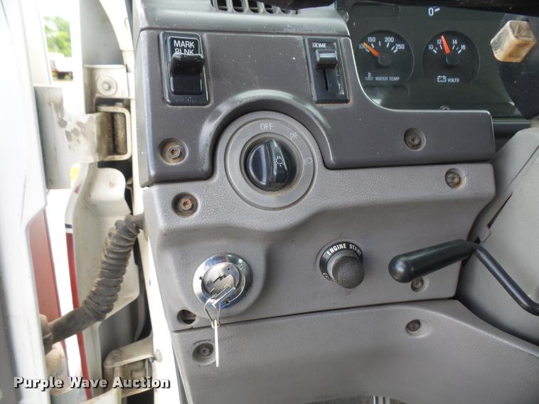 image for item DA6345 1998 Ford AT9513 Aeromax 113 semi truck