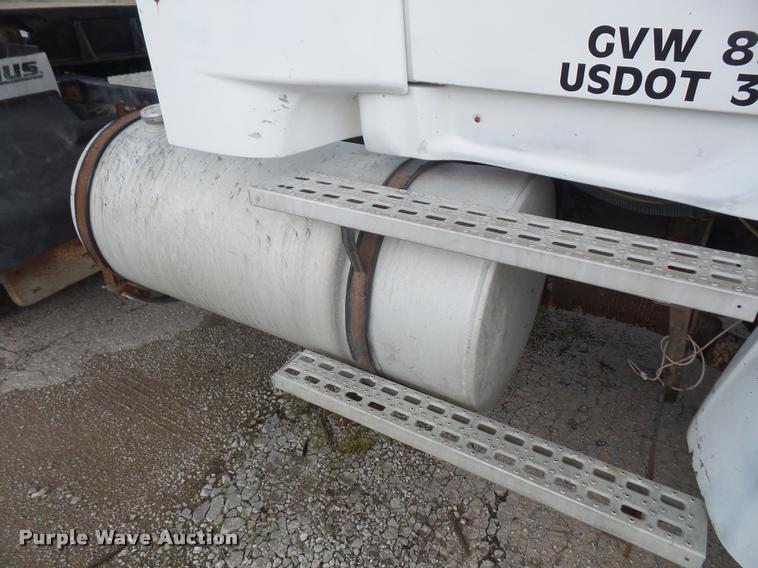 image for item DA6345 1998 Ford AT9513 Aeromax 113 semi truck