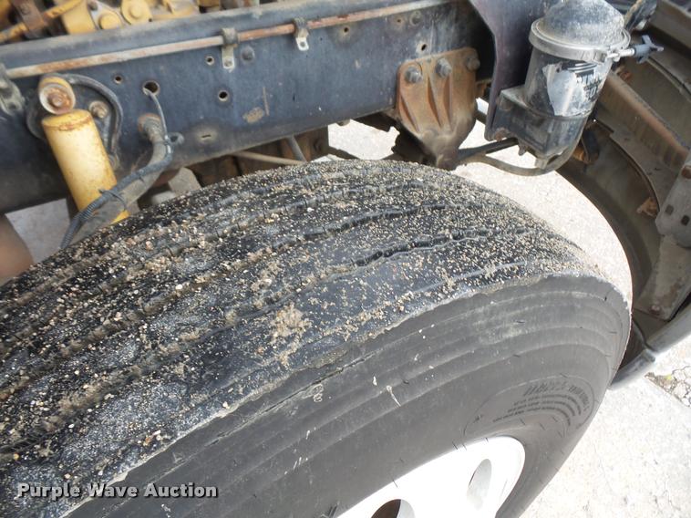 image for item DA6345 1998 Ford AT9513 Aeromax 113 semi truck