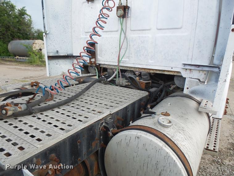 image for item DA6345 1998 Ford AT9513 Aeromax 113 semi truck