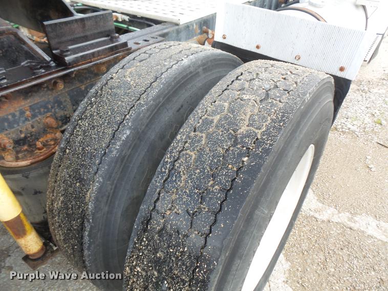 image for item DA6345 1998 Ford AT9513 Aeromax 113 semi truck