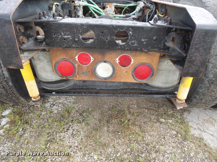 image for item DA6345 1998 Ford AT9513 Aeromax 113 semi truck