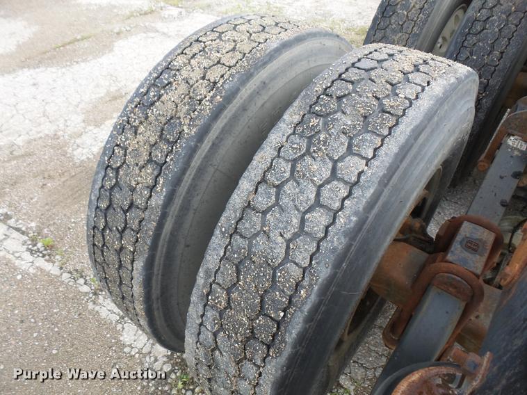 image for item DA6345 1998 Ford AT9513 Aeromax 113 semi truck