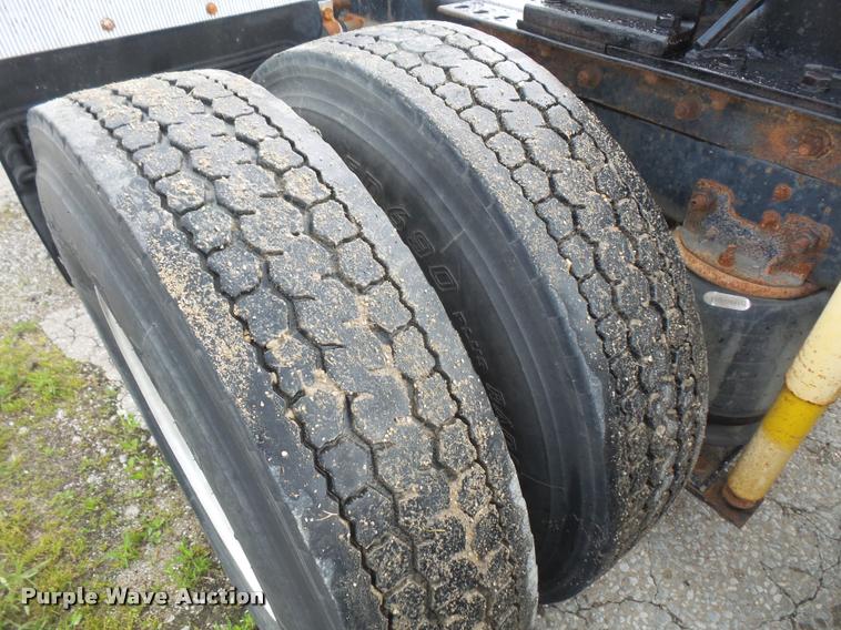 image for item DA6345 1998 Ford AT9513 Aeromax 113 semi truck