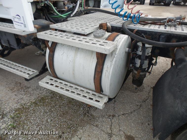 image for item DA6345 1998 Ford AT9513 Aeromax 113 semi truck