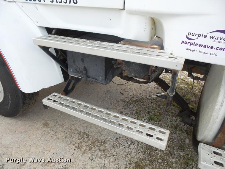 image for item DA6345 1998 Ford AT9513 Aeromax 113 semi truck