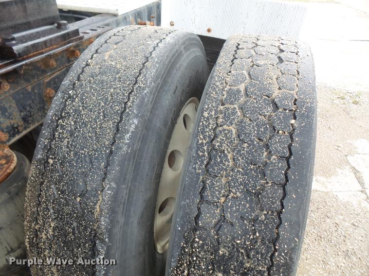 image for item DA6345 1998 Ford AT9513 Aeromax 113 semi truck