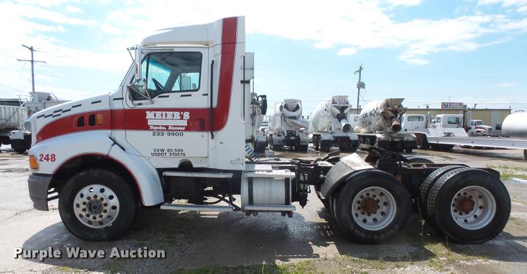 image for item DA6346 1998 Ford AT9513 Aeromax 113 semi truck