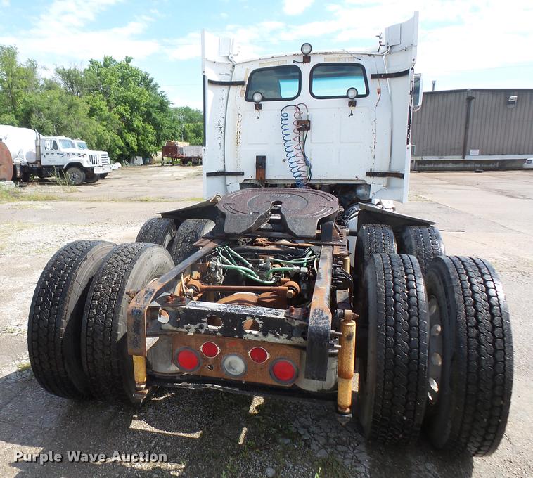 image for item DA6346 1998 Ford AT9513 Aeromax 113 semi truck