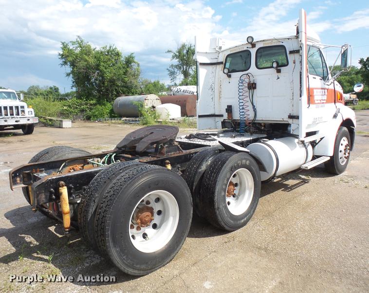 image for item DA6346 1998 Ford AT9513 Aeromax 113 semi truck