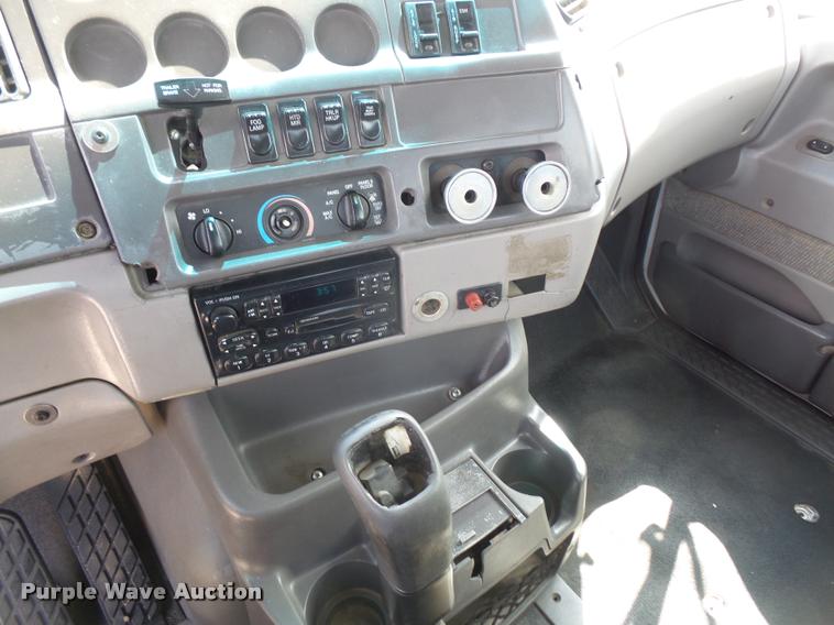 image for item DA6346 1998 Ford AT9513 Aeromax 113 semi truck