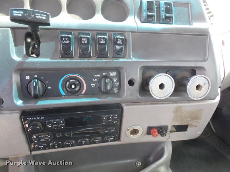 image for item DA6346 1998 Ford AT9513 Aeromax 113 semi truck