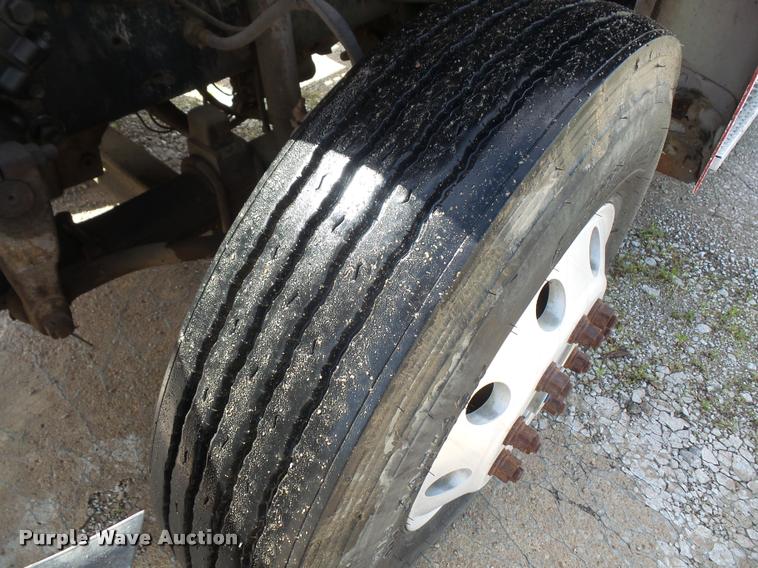 image for item DA6346 1998 Ford AT9513 Aeromax 113 semi truck