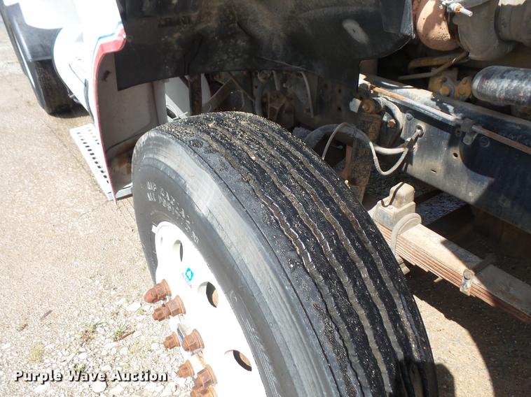 image for item DA6346 1998 Ford AT9513 Aeromax 113 semi truck