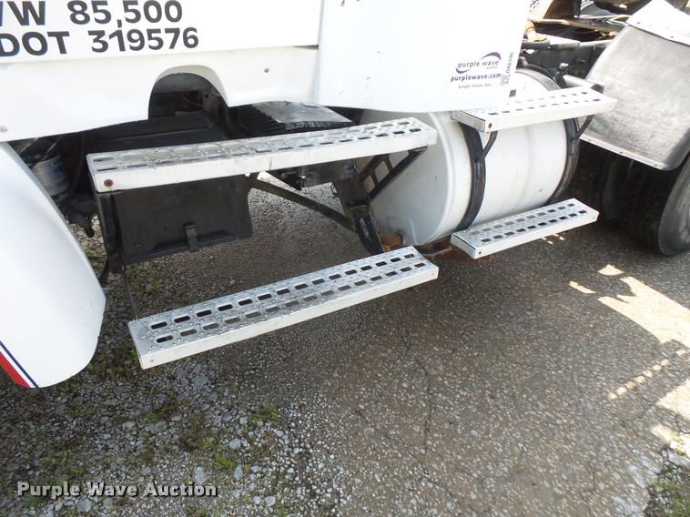 image for item DA6346 1998 Ford AT9513 Aeromax 113 semi truck