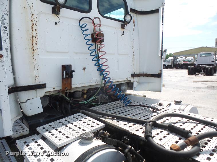 image for item DA6346 1998 Ford AT9513 Aeromax 113 semi truck