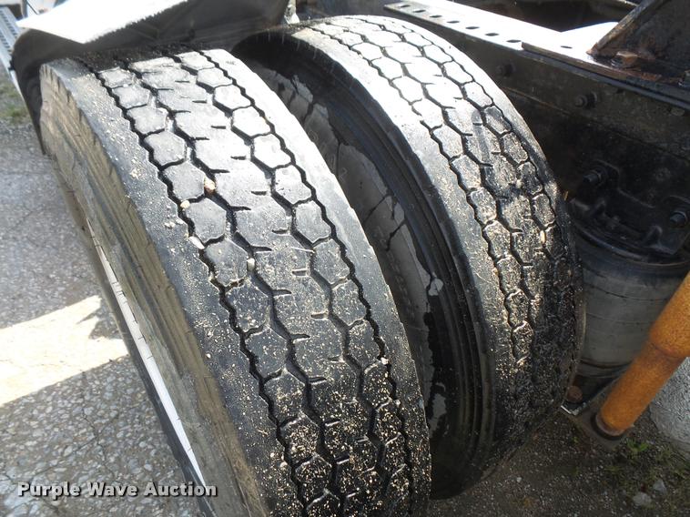 image for item DA6346 1998 Ford AT9513 Aeromax 113 semi truck