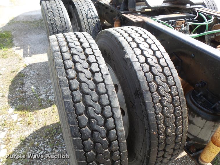 image for item DA6346 1998 Ford AT9513 Aeromax 113 semi truck