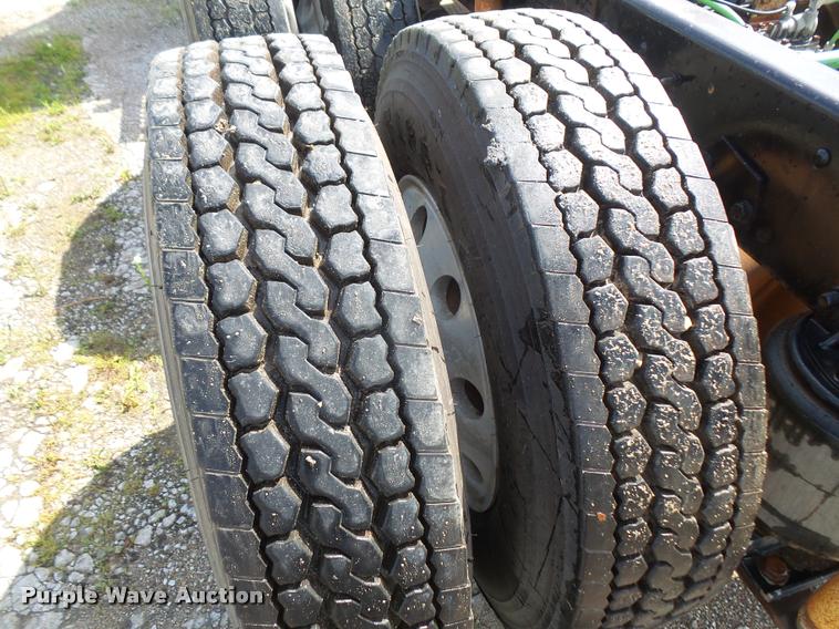 image for item DA6346 1998 Ford AT9513 Aeromax 113 semi truck