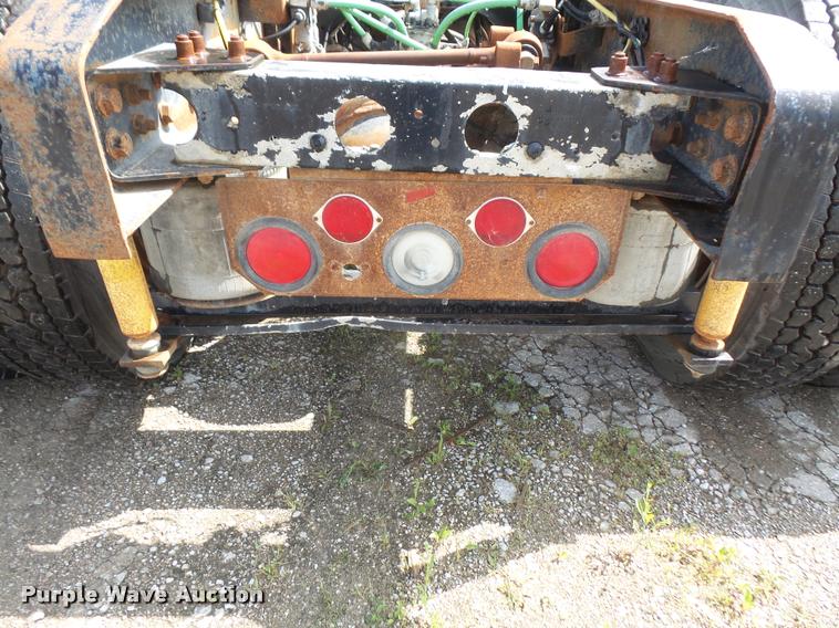 image for item DA6346 1998 Ford AT9513 Aeromax 113 semi truck