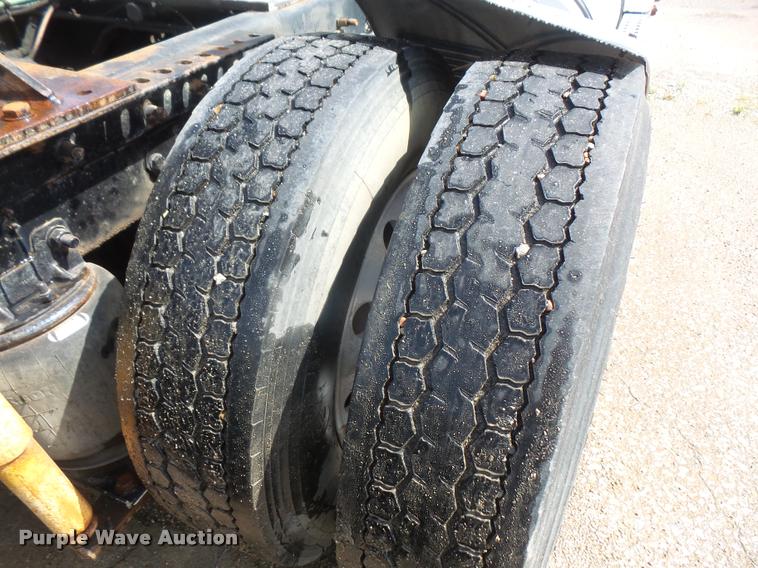 image for item DA6346 1998 Ford AT9513 Aeromax 113 semi truck