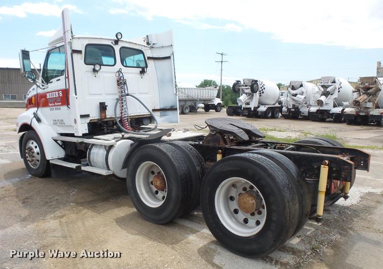 image for item DA6347 1998 Ford AT9513 Aeromax 113 semi truck