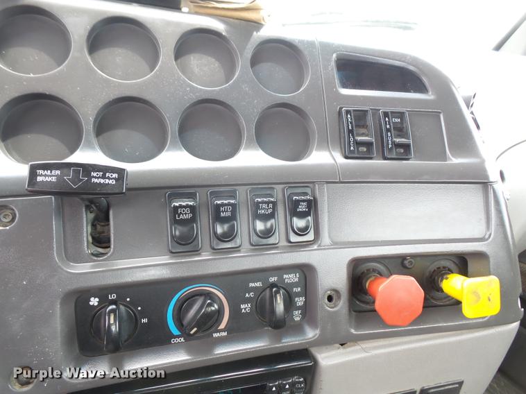 image for item DA6347 1998 Ford AT9513 Aeromax 113 semi truck