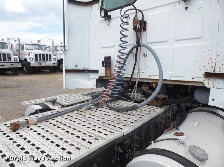 image for item DA6347 1998 Ford AT9513 Aeromax 113 semi truck