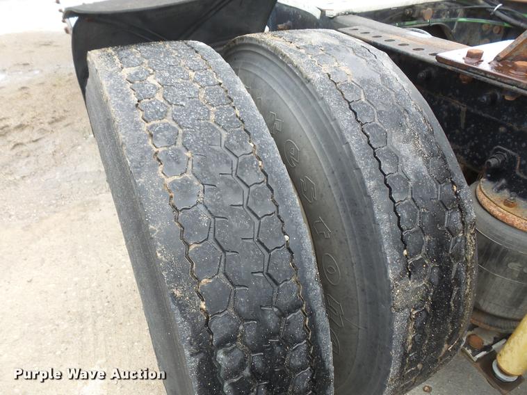 image for item DA6347 1998 Ford AT9513 Aeromax 113 semi truck