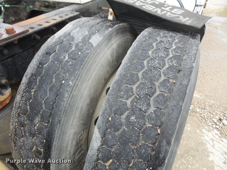 image for item DA6347 1998 Ford AT9513 Aeromax 113 semi truck