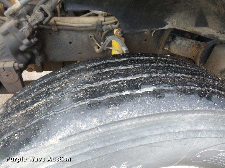 image for item DA6347 1998 Ford AT9513 Aeromax 113 semi truck