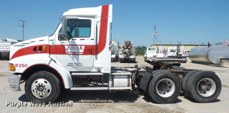 image for item DA6348 1998 Ford AT9513 Aeromax 113 semi truck