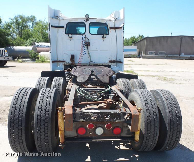 image for item DA6348 1998 Ford AT9513 Aeromax 113 semi truck