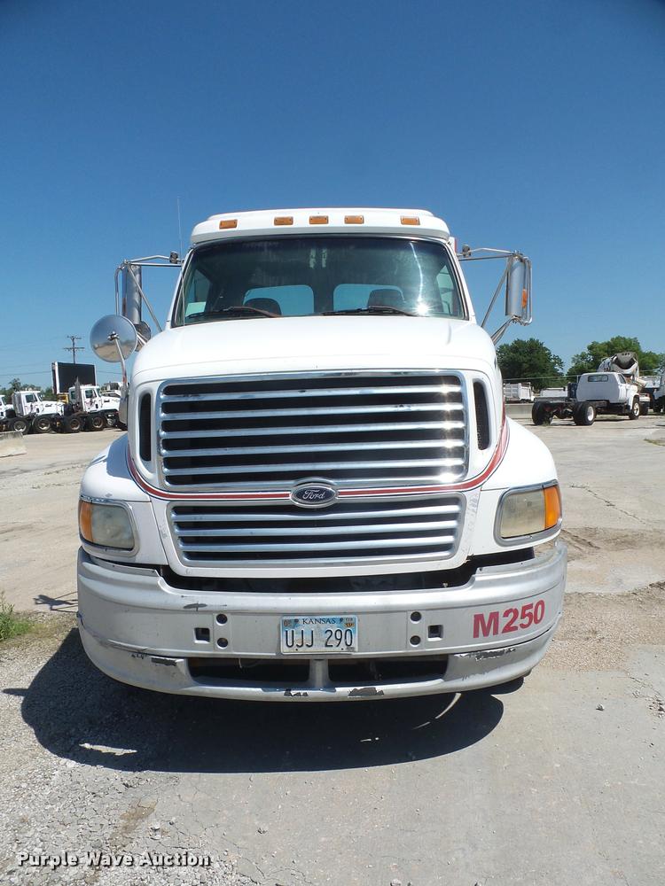 image for item DA6348 1998 Ford AT9513 Aeromax 113 semi truck