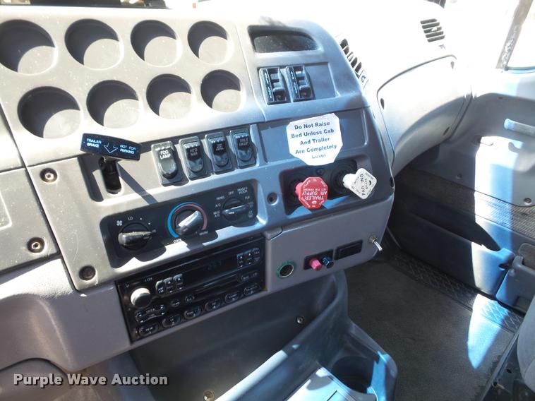 image for item DA6348 1998 Ford AT9513 Aeromax 113 semi truck