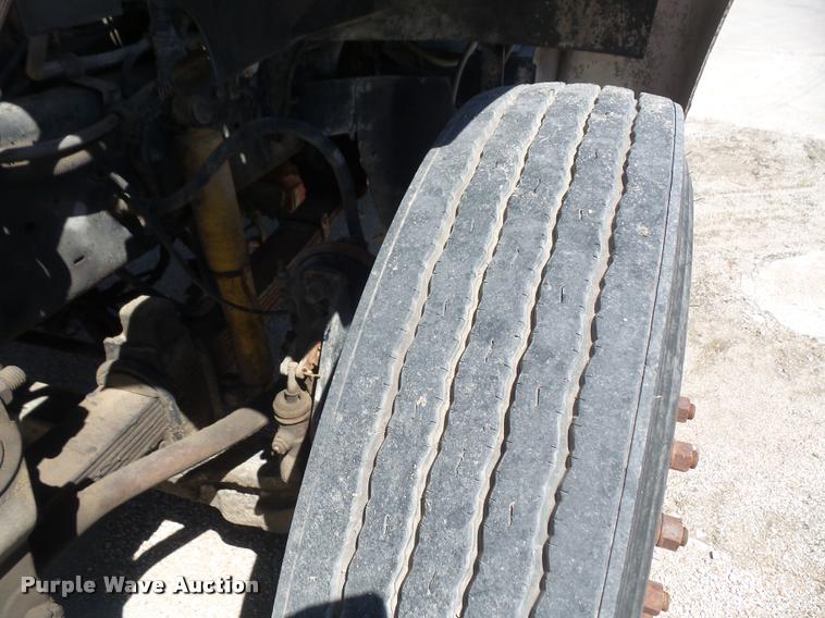 image for item DA6348 1998 Ford AT9513 Aeromax 113 semi truck