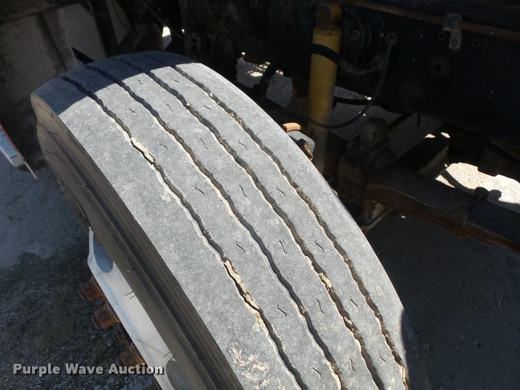 image for item DA6348 1998 Ford AT9513 Aeromax 113 semi truck