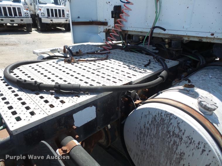 image for item DA6348 1998 Ford AT9513 Aeromax 113 semi truck