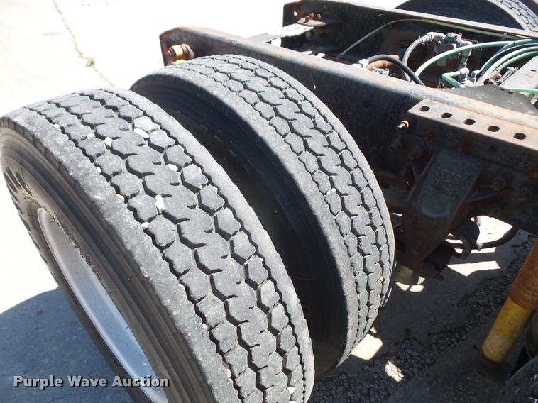 image for item DA6348 1998 Ford AT9513 Aeromax 113 semi truck