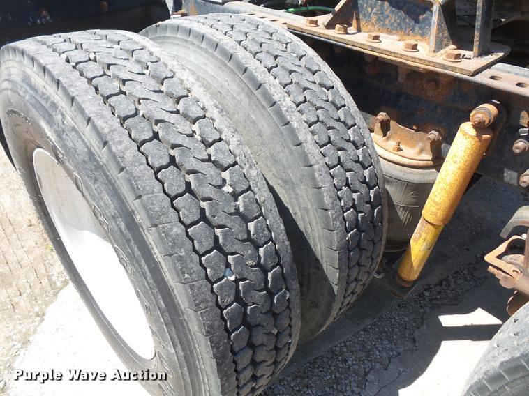 image for item DA6348 1998 Ford AT9513 Aeromax 113 semi truck