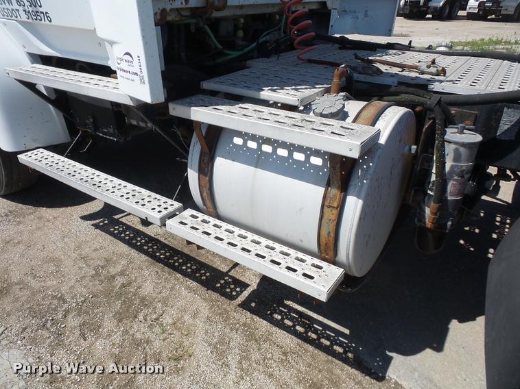 image for item DA6348 1998 Ford AT9513 Aeromax 113 semi truck