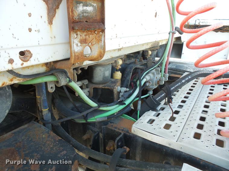 image for item DA6348 1998 Ford AT9513 Aeromax 113 semi truck