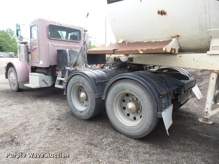 image for item DA6373 1996 Peterbilt 378 semi truck